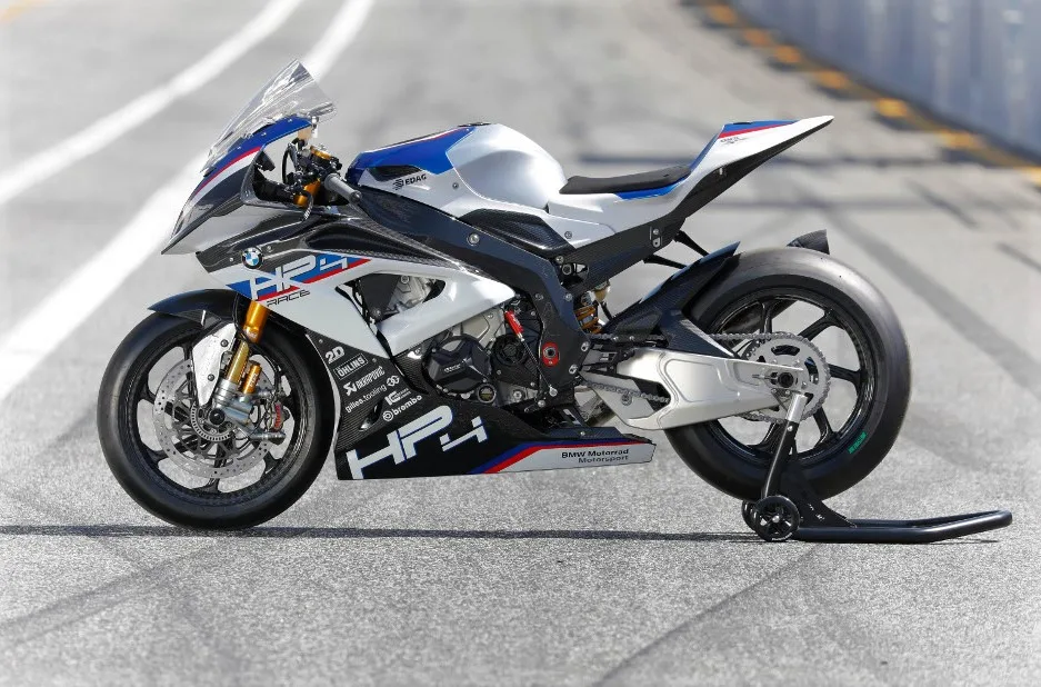 BMW HP4 RACE (1)
